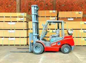 MONTACARGA JAC MODELO J35 CAPACIDADE 3500KG MOTOR GÁS E GASOLINA 